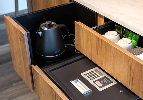 Electric kettle・Tea set・Safe